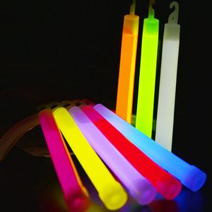 Leuchtstäbe für Partys und Kinder Chemische Leuchten mit 12 Stunden Leuchtdauer Ultra Hell 6 Zoll Große Leuchtstäbe - Product Image 1