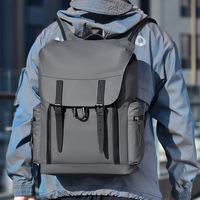Sac à dos pour ordinateur portable en polyester résistant à l'usure, design ergonomique à rabat, idéal pour les étudiants et les voyages en extérieur