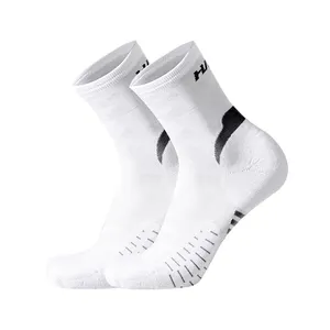 Venta al por mayor logotipo personalizado calcetines de rendimiento de las mujeres sin costuras de poliéster hombres deportes correr calcetines de compresión