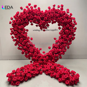 Arche de fleurs artificielles en forme de cœur de roses rouges en soie pour décoration de mariage et de fête de demande en mariage - Product Image 2