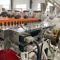 Kunststoff-Extrusionsmaschine für Küchenschränke WPC PVC Möbelplatten-Herstellungsmaschine Kunststoff-Extruder