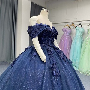 Robe de Quinceañera moderne bleu marine Lsany285 avec appliques florales 3D, tulle scintillant, robe de bal, traîne chapelle, corsage en cœur - Product Image 2