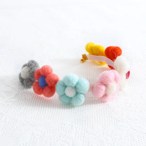 Adorno para Collar de Perro o Gato, Hecho a Mano, Elegante, Clásico, de Terciopelo, con Diseño Floral de Girasol - Product Image 4