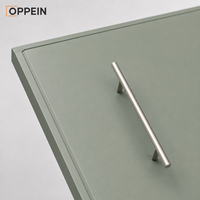 Ensemble d'armoires de cuisine modernes OPPEIN en vert sauge, style Shaker, à assembler soi-même, pour les constructeurs, les logements multi-familiaux et les fournisseurs de services de construction