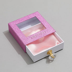 Boîte cadeau de luxe en carton beige avec fenêtre transparente et tiroir, personnalisable avec logo, avec poignée en pierre pour boucles d'oreilles et colliers - Product Image 3