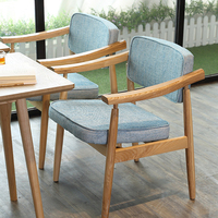 Ensemble de mobilier de restaurant moderne et simple en bois massif : table et chaises pour espace détente, café, salon de thé
