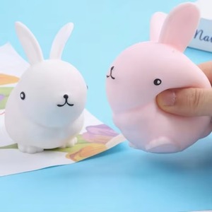Jouet Squishy Lapin Porte-Bonheur Mignon, Rempli de PVA, Anti-Stress à Presser pour Enfants et Adultes, Jouet Sensoriel Doux pour Soulager l'Anxiété - Product Image 1