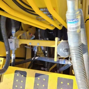 Excavatrice d'occasion Komatsu PC210 21 tonnes économique fabriquée au Japon certifiée CE avec godet Kubota et accessoire EPR Thumb - Product Image 5