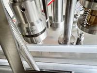 Machine de remplissage d'aérosols pour mousse à raser