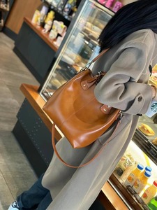 批发产品广州真皮防水手提包奢华女包 - Product Image 5