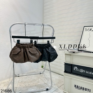Shorts en similicuir PU pour filles, taille élastique, avec poches, style ballon, collection automne, vente en gros, vêtements pour enfants, OEM - Product Image 3