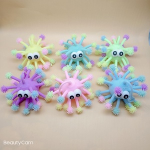 Nueva Pelota de Peluche TPR Creativa de 5 Pulgadas con Ojos en Relieve, Pelota de Peluche Brillante con Diseño de Copo de Nieve, Juguete Antiestrés - Product Image 5