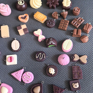 Charmes <span class=keywords><strong>de</strong></span> luxe <span class=keywords><strong>en</strong></span> résine miniature <span class=keywords><strong>en</strong></span> forme <span class=keywords><strong>de</strong></span> nourriture, <span class=keywords><strong>chocolat</strong></span> <span class=keywords><strong>en</strong></span> forme <span class=keywords><strong>de</strong></span> biscuit avec crochet, accessoires coréens, pour bracelets, vente <span class=keywords><strong>en</strong></span> gros, <span class=keywords><strong>en</strong></span> vrac - Product Image 2