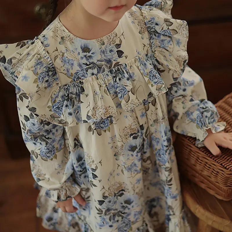 Butik bahar bebek kızlar için parti kıyafeti elbise çarpıntı kollu çiçek baskılı küçük kız prenses elbiseler