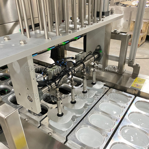 Machine automatique de remplissage, scellage et bouchage en ligne pour l'emballage de <span class=keywords><strong>fromage</strong></span> <span class=keywords><strong>feta</strong></span> blanc, de yaourt grec et de salades - Product Image 4