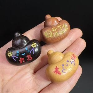Pendentif en bois de santal sculpté en forme de calebasse, style Yuanbao créatif, grain de bois, fait main, ornement décoratif, cadeau personnel, sans brevet - Product Image 1