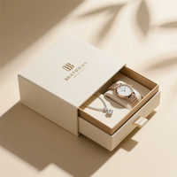 Luxuriöse Schmuckbox aus Karton mit Magnetverschluss, individuellem Logo, Schwammfutter, umweltfreundlichen Recyclingmaterialien, Tragegriff und Ziehband, stabil