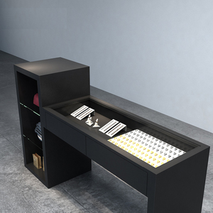 Vitrina <span class=keywords><strong>de</strong></span> Exhibición <span class=keywords><strong>de</strong></span> Joyería Duradera con Iluminación LED <span class=keywords><strong>de</strong></span> <span class=keywords><strong>Vidrio</strong></span> Transparente <span class=keywords><strong>y</strong></span> <span class=keywords><strong>Hierro</strong></span> <span class=keywords><strong>Forjado</strong></span> Negro, Mesa <span class=keywords><strong>de</strong></span> Agua Fluida para Boutique <span class=keywords><strong>de</strong></span> Tocados <span class=keywords><strong>de</strong></span> Jade - Product Image 1