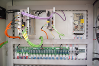 Routeur CNC 4 axes 1500x3000mm avec broche horizontale 9KW, broche ATC + système de contrôle Syntec 60W, table à vide pour le travail du bois