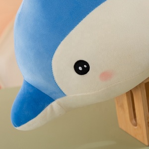 Vente directe usine, vente en gros et au détail : <span class=keywords><strong>Peluche</strong></span> géante en forme de <span class=keywords><strong>dauphin</strong></span>, douce et mignonne, jouet en <span class=keywords><strong>peluche</strong></span> animal marin, oreiller de sommeil pour enfants - Product Image 3