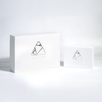 Boîte cadeau en carton de luxe avec logo personnalisé, insert en EVA, boîte en papier cosmétique avec couvercle magnétique, boîte d'emballage de luxe pour vêtements