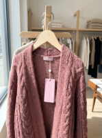 Étiquettes suspendues personnalisées en papier couché imprimées en couleur avec logo, taille et forme sur mesure, cordon en polyester, scellées, pour emballage de vêtements de détail
