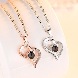 Collana con Ciondolo a Proiezione di Cuore in Cristallo e Strass '<span class=keywords><strong>Ti</strong></span> <span class=keywords><strong>Amo</strong></span>' in 100 Lingue, Moda 2021 - Product Image 2