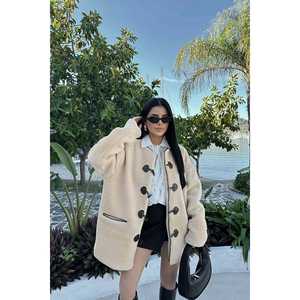 Chaqueta Beige Serenity con Botones para Mujer - Product Image 5