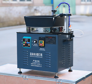 Esta máquina afiladora de cuchillos portátil cuenta <span class=keywords><strong>con</strong></span> discos de resina de alta calidad y se puede conectar a un scooter eléctrico. - Product Image 2
