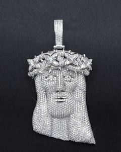 Colgante Hip Hop con Diamante Moissanite, Piedra Central Brillante, Joyería de Diseño Elegante con Acabado Helado a un Precio Accesible - Product Image 2