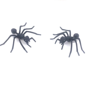 Grandes fourmis en plastique noir pour enfants Fourmi réaliste pour décorations de fête ou blagues pratiques Jouets de fête d'Halloween pour enfants - Product Image 1