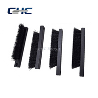 Brosse à bande industrielle en nylon avec base en PP, brosse à bande industrielle pour l'étanchéité à la poussière et le nettoyage des surfaces