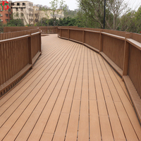 Carreaux de terrasse en composite WPC gaufrage profond 3D de couleur foncée de haute qualité