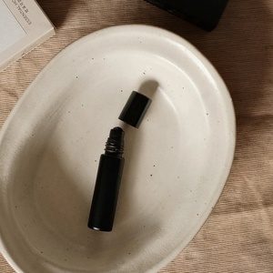 Flacone Roll-on in Vetro Ecologico da 10ml con Sfera in Acciaio Inox Nera per Olio Profumato, MOQ 100 Pezzi - Product Image 3