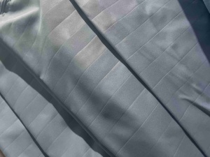 공장 아울렛 사용자 정의 침대 시트 소재 100% 폴리 에스터 고밀도 스트라이프 호텔 패브릭 롤 침구 세트 - Product Image 5