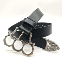 Ceinture en cuir avec boucle en métal argenté en forme de marteaux de boxeur pour homme