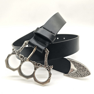 Ceinture en cuir avec boucle en métal argenté en forme de marteaux de boxeur pour homme - Product Image 4