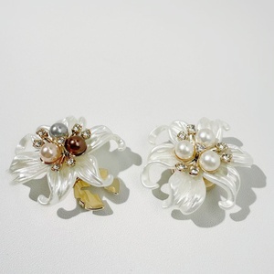 Groothandel Op Maat Van Hoge Kwaliteit Hars Kleding Knop Accessoires Eenvoudige Bloemenpatroon Shirt Knoop Covers - Product Image 5