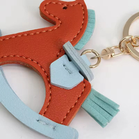 Porte-clés Cheval à Bascule en Cuir de Luxe en Gros, Accessoire Pendentif Poney Fait Main en PU pour Sac à Main Femme