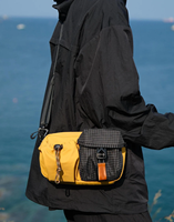 Sac banane tendance en nylon à blocs de couleur avec double compartiment, poche à cordon et à boucle, et sangle réglable