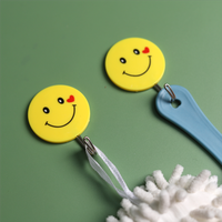 4 crochets adhésifs Kawaii Smiley Face, décoration murale joyeuse pour chambre d'enfant, crochets adhésifs sans dommages pour accessoires d'enfants