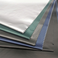 Tissu pongé de surface PU léger et brillant 100% polyester sans lavage pour doudoune sauna costumes parka imperméable