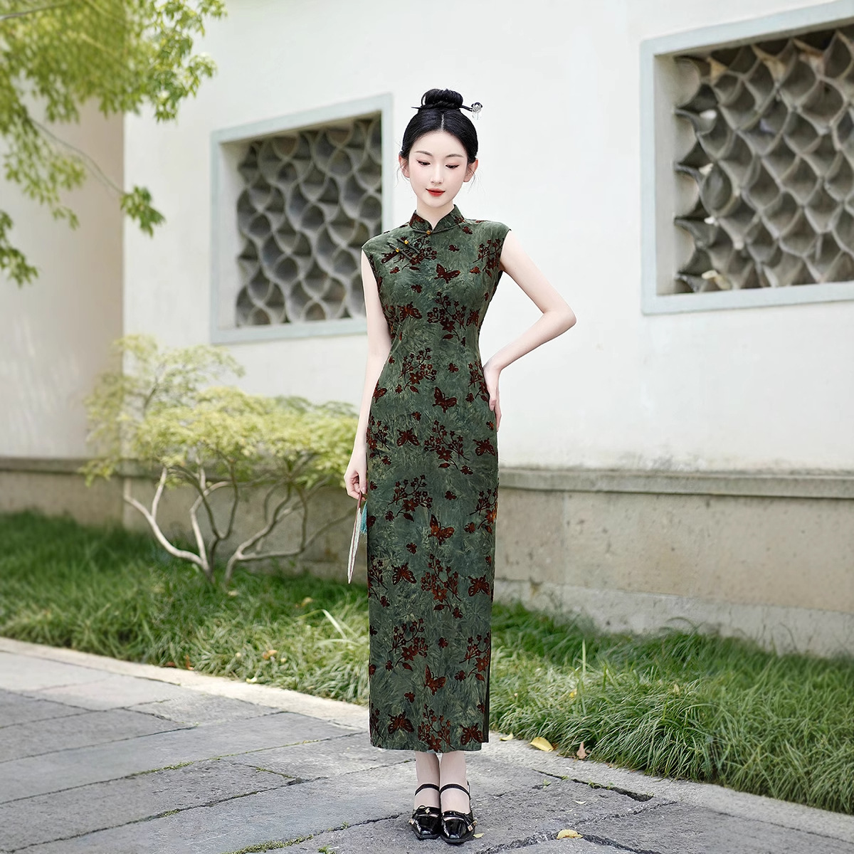 slim fit dress slacks Ming-Na Bespoke Dress | Modern Green Silk Qipao main image 1