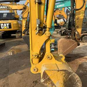 Miniexcavadora Komatsu Usada de 5.5 Toneladas con Motor Yanmar para Mantenimiento Municipal, Riego Agrícola y Espacios Reducidos - Product Image 2