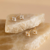EMANCO Boucles d'oreilles clous mini fleurs simples et minimalistes pour femmes, hypoallergéniques, en acier inoxydable 6MM, bijoux de piercing