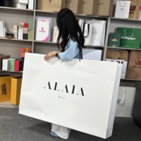 Sac shopping en papier surdimensionné avec logo personnalisé, grand format, poignée en ruban satiné noir, emballage de luxe pour vêtements, sac cadeau pour boutique de vêtements