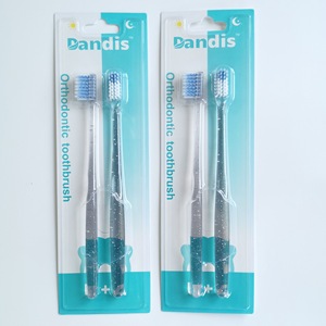 Brosse à dents orthodontique Dandis à poils souples pour appareils dentaires, brosse à dents manuelle pour adultes - Product Image 1