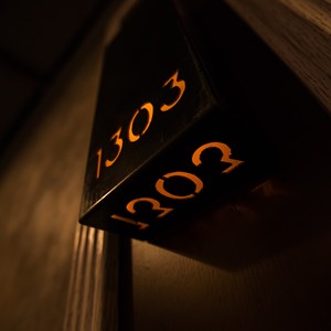 Plaque d'adresse personnalisée XINGYI en acrylique creux 3D, étanche IP65, éclairée par LED néon, alimentée par courant alternatif, pour extérieur - Product Image 3