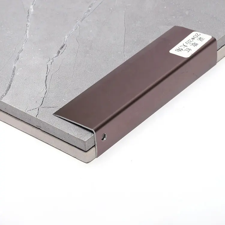 MisumiLTLカスタム真鍮PVC金属ステンレス鋼アルミニウムフロアエッジ階段ノージングLEDラミネートフロア用