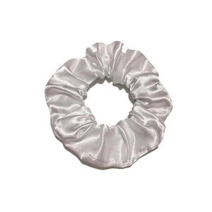 Coletero de Satén Rojo, Elástico, para Cola de Caballo, Accesorio para el Cabello - Product Image 4